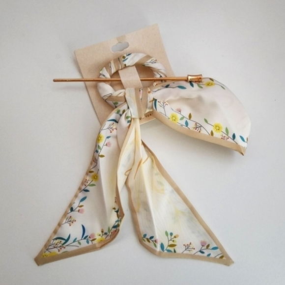 126. NWT Floral Ivory Patterned Silky Scarf Hair Pin Barette - Picture 1 of 8